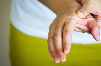 Wanneer pijn in de handen nog geen reuma is – maar het wel kan worden