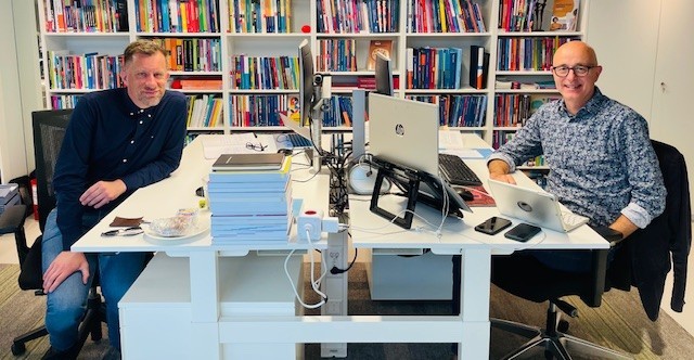 Van boek naar leeroplossing: gesprek met twee uitgevers 