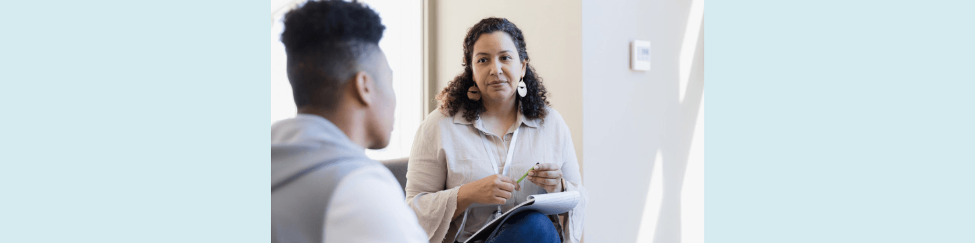 De invloed van de therapeutische relatie en cognitieve emotieregulatie op behandeluitkomst